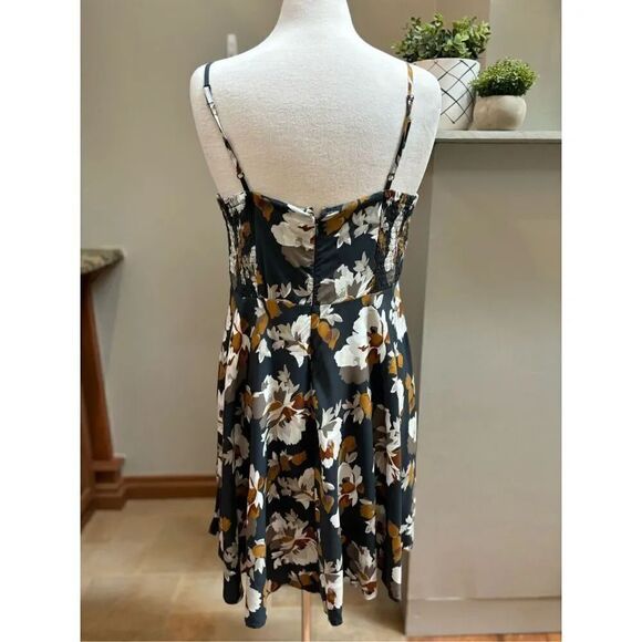 Old Navy L steel blue floral pattern sundress w- smocked back and adjustable str - Picture 6 of 8